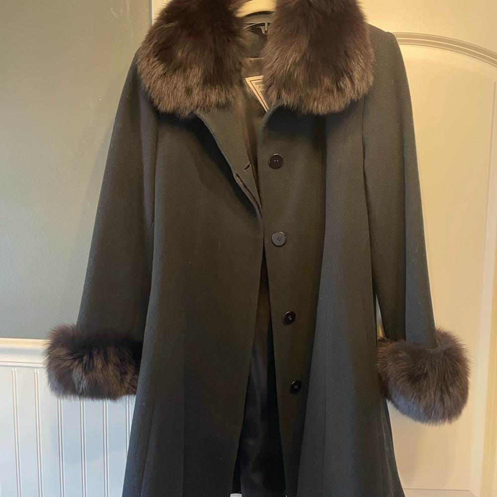 Elegant Black Coat with Faux Fur Trim